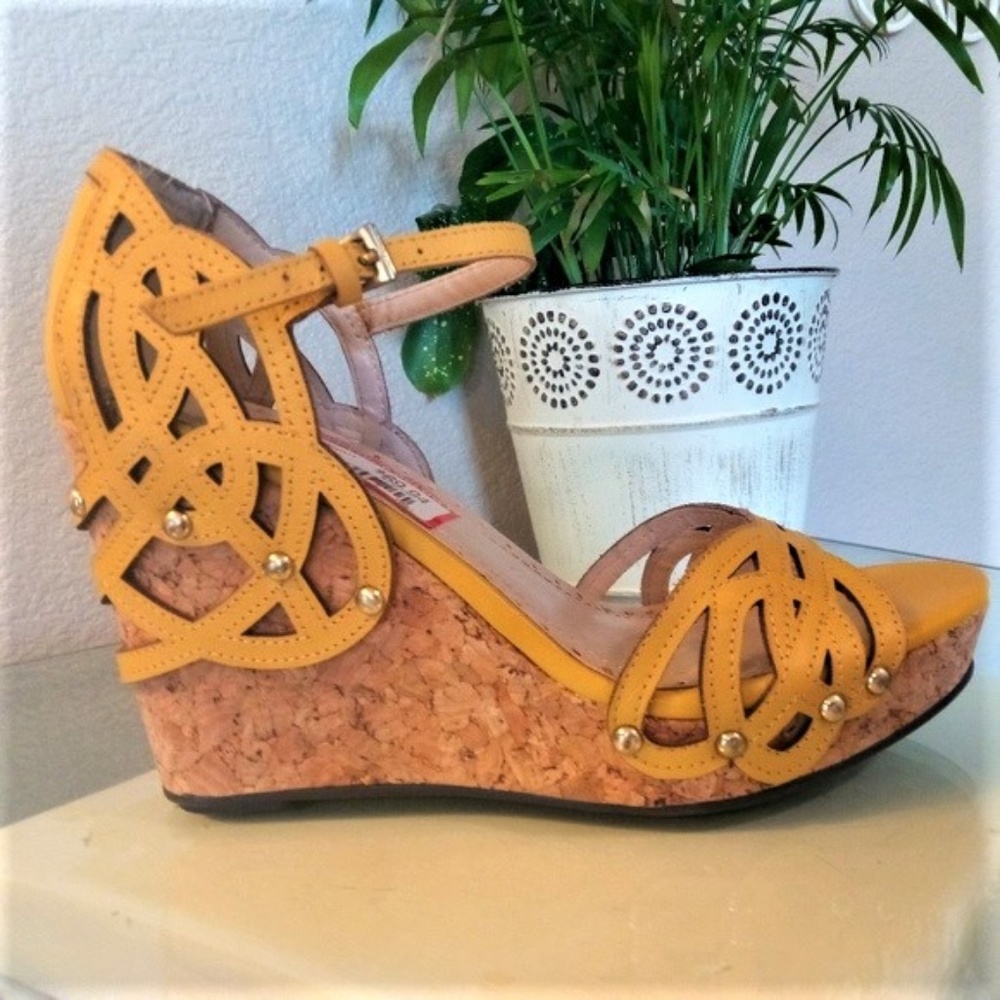 Adrienne Vittadini Mustard color Wedge